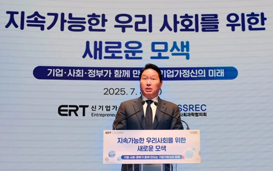 대한상공회의소 신기업가정신협의회가 개최한 '지속가능한 우리사회를 위한 새로운 모색' 토론회에서 최태원 회장이 자본주의 시스템 재설계 필요성을 강조했다. (사진제공=대한상공회의소)