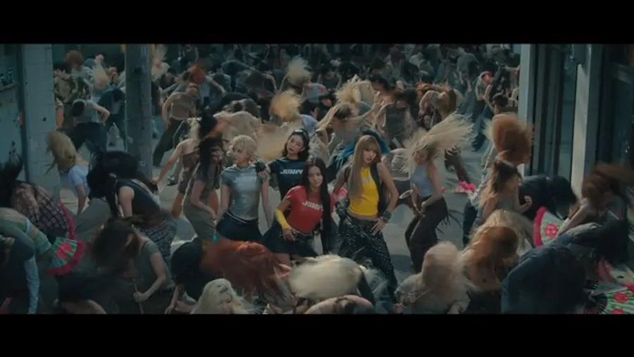 블랙핑크 '뛰어(JUMP)' 뮤직비디오 (사진=YG엔터테인먼트)