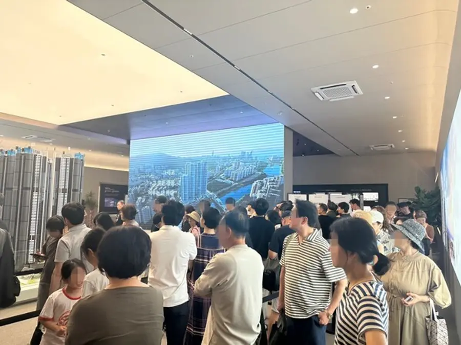 11일 문을 연 부산 르엘 리버파크 센텀 갤러리 에 주말동안 약 3만3000명의 인파가 몰렸다. (사진=롯데건설)