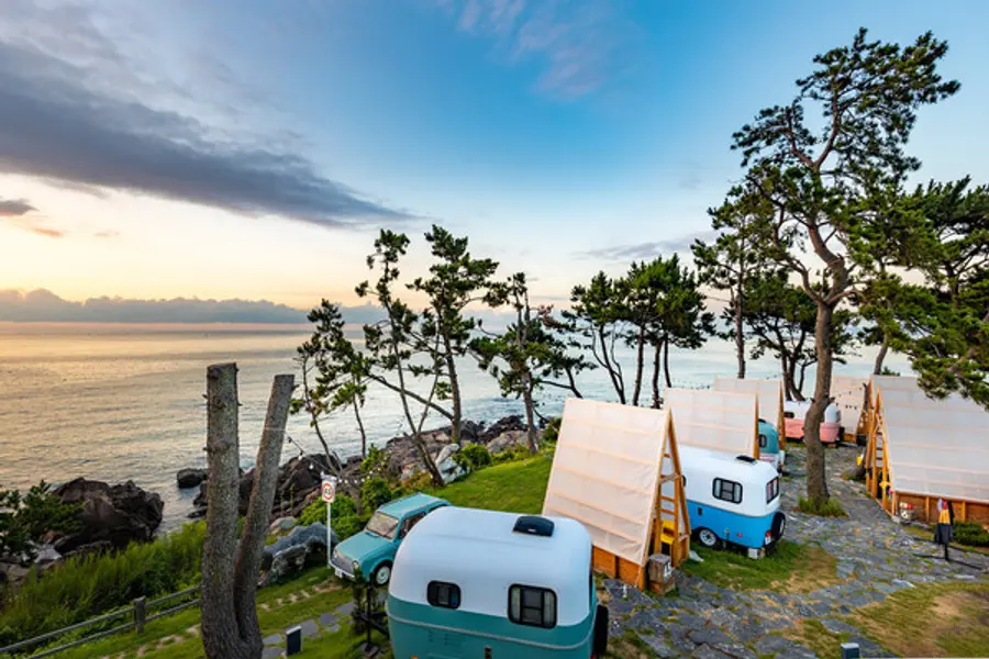 부산 기장 더 무빙 카라반 캠핑장 이미지