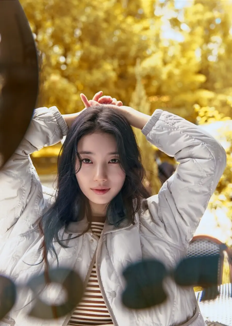 K2가 수지와 함께한 FW 화보를 공개했다.