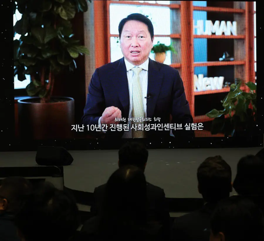 최태원 대한상의 회장의 제2회 사회적 가치 페스타 개막식에서 영상 개회사를 하고있다. (사진제공=대한상공회의소)
