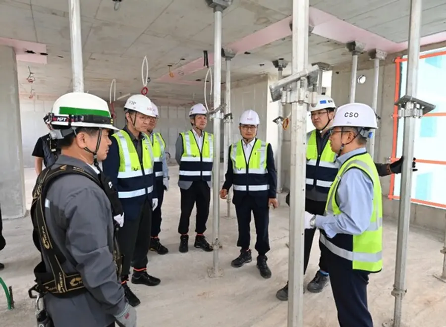 HDC현대산업개발은 23일 광주 센테니얼 아이파크 현장에서 시공혁신단 주관의 산학연 연합자문을 진행했다. (사진제공=HDC현대산업개발)