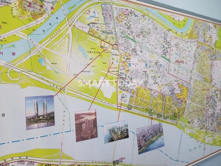 성수4지구 부근 공인중개사 내벽에 부착된 성수전략정비구역 지도. (사진=ⓒ김종현 기자)