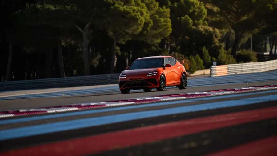 'GV60 마그마'가 서킷을 주행하는 모습. 현대차 제공