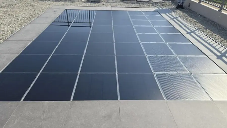 GS건설이 All In One 옥상 바닥시스템을 적용하여 태양광모듈과 타일마감재를 설치한 모습 (사진제공=GS건설)