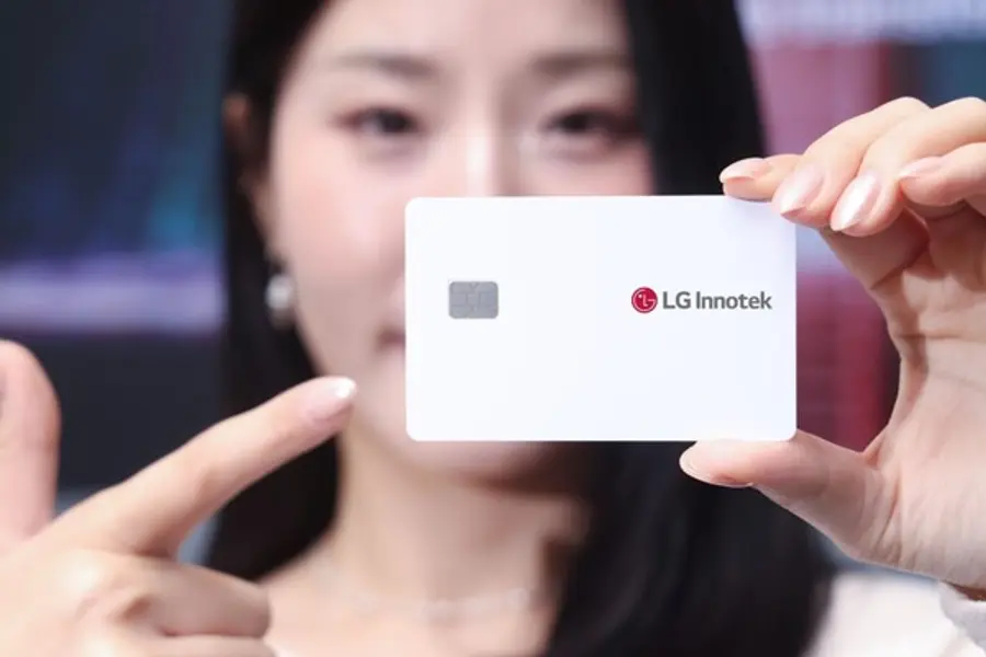 LG이노텍의 차세대 스마트 IC 기판. LG이노텍 제공