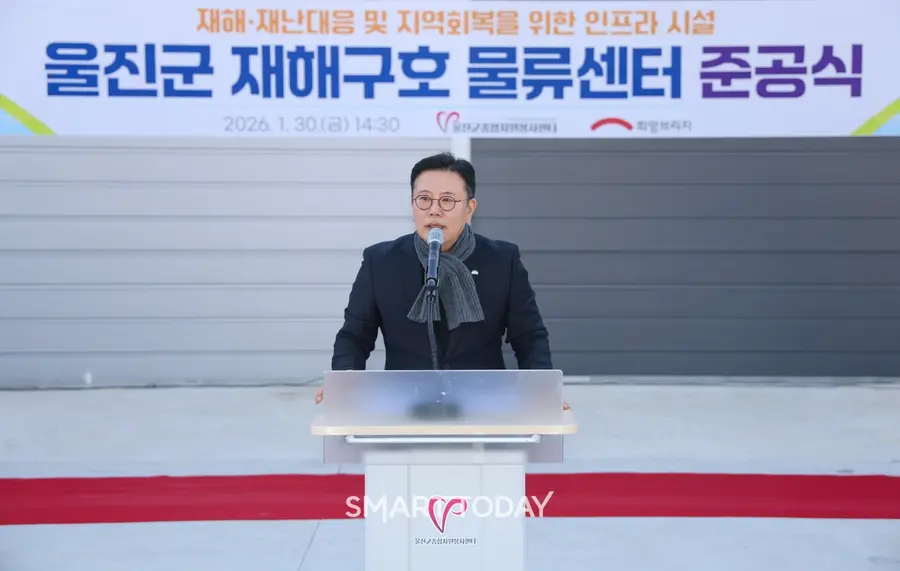 신훈 희망브리지 사무총장이 '울진군 재해구호 물류센터' 준공 기념사를 하고 있다(사진제공=희망브리지)