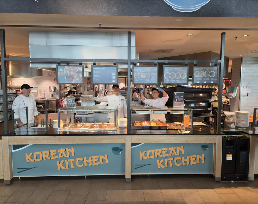 더본코리아가&nbsp;독일 대형 유통그룹 글로버스(Globus)가 운영하는 에쉬본(Eschborn)&nbsp;지역 하이퍼마켓 푸드코트에 ‘글로벌 푸드 컨설팅’&nbsp;방식을 도입해 오픈한 한식 코너&nbsp;2호점. (사진=더본코리아)