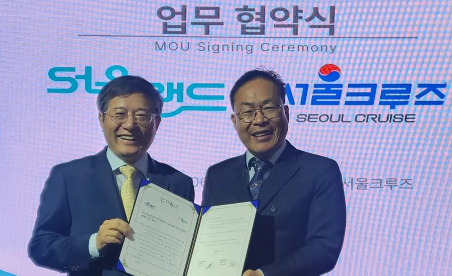 * 신상철 서울랜드 대표이사(왼쪽)와 김진만 서울크루즈 대표이사