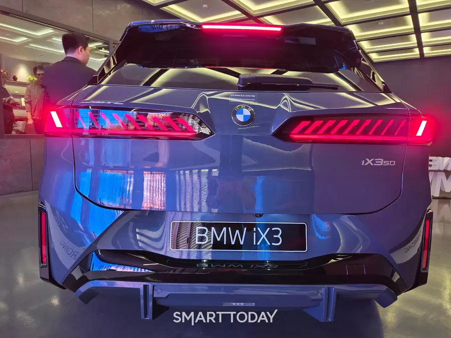 더 뉴 BMW iX3 후면부. 사진=박재형 기자