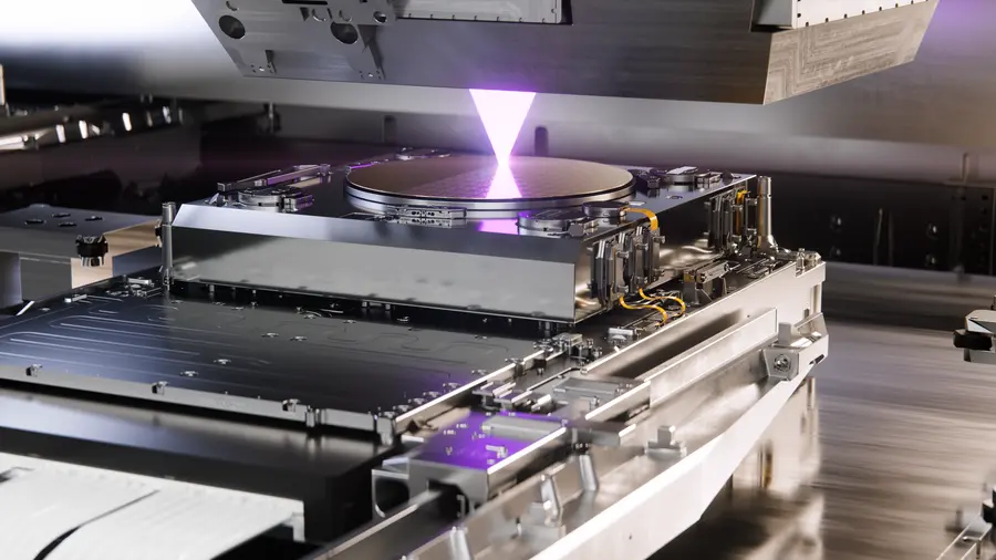 EUV 장비는 첨단 반도체 생산의 가장 핵심적인 장비로 꼽힌다 (출처 = ASML 홈페이지)