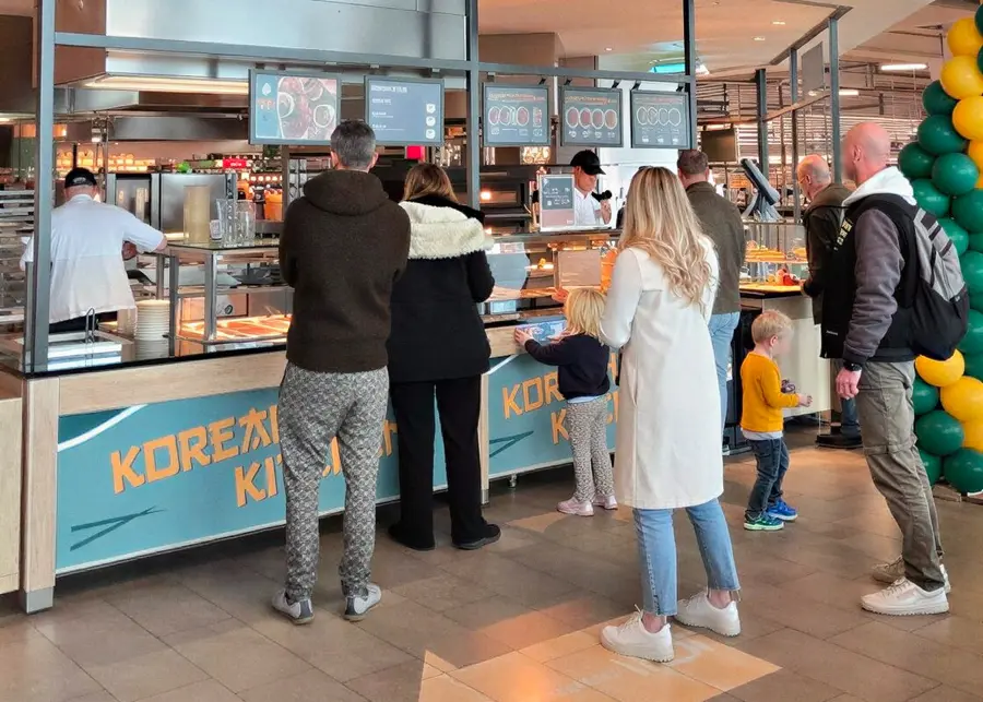 독일 글로버스가 운영하는 에쉬본(Eschborn) 지역 하이퍼마켓 푸드코트에 오픈한 한식 코너 2호점. (사진=더본코리아)