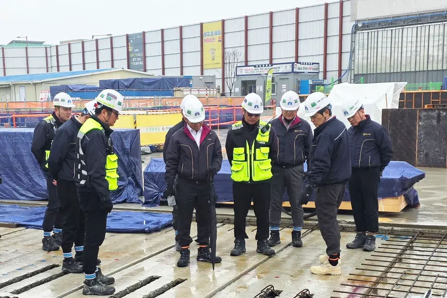 전주에코시티 17블록 건설현장에 진행된 경영진 안전보건 점검 활동(사진=중흥그룹)