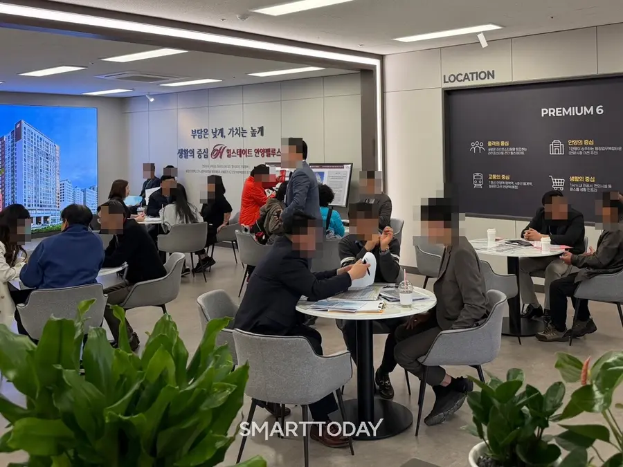 힐스테이트 안양펠루스 홍보관 내부