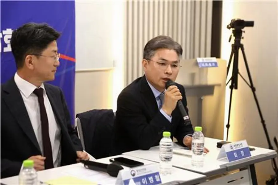 행정안전부 이병철 참여혁신국장(왼쪽), 대한행정사회 윤승규 회장(오른쪽)