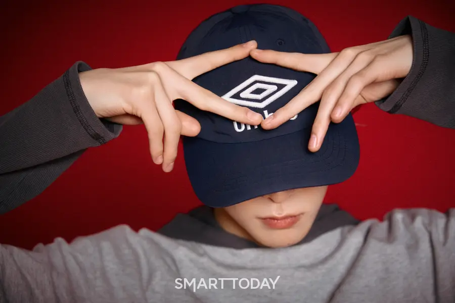 엄브로가 트레저 멤버 아사히와 협업한 ‘NEW BORN 2001’ 컬렉션 이미지 