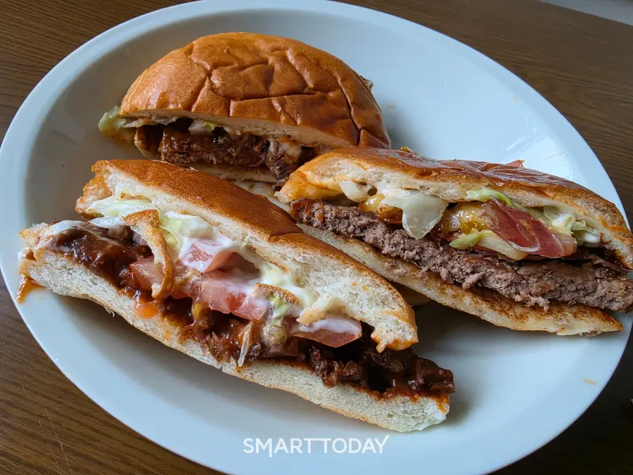 앞에서부터 '스모크 비프립 샌드위치', '스모크 베이컨 와퍼', '스모크 비프립 와퍼'. (사진=황태규 기자)