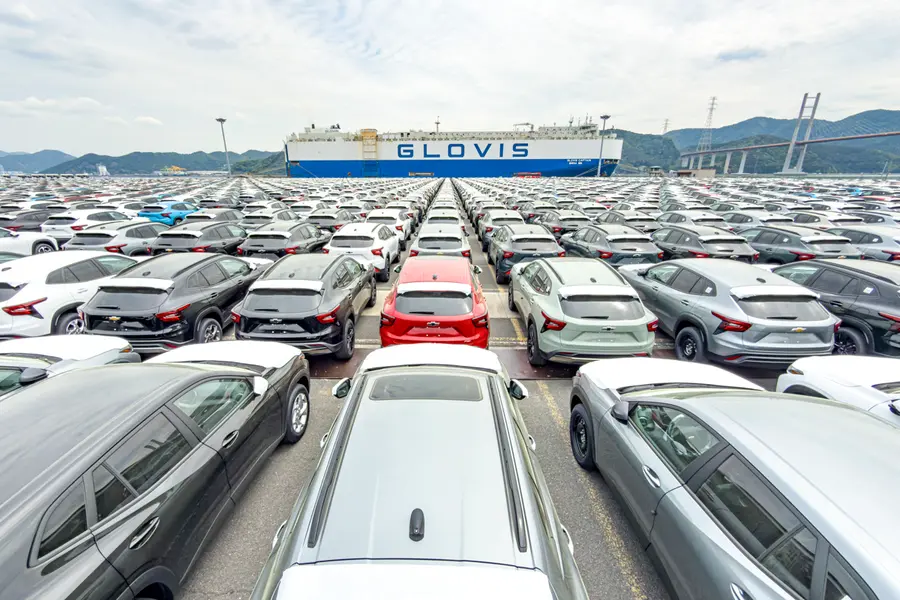 마산 가포신항에서 선적 대기 중인 트랙스 7500대. GM 제공