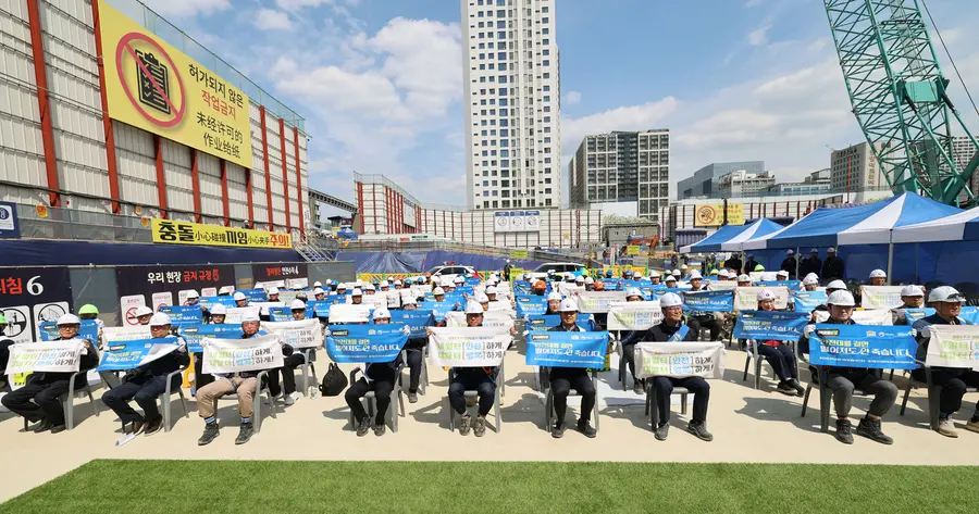 대우건설 수표구역 도시정비형 재개발사업 현장에서 추락재해 예방 릴레이 캠페인을 진행했다. (사진=대우건설)