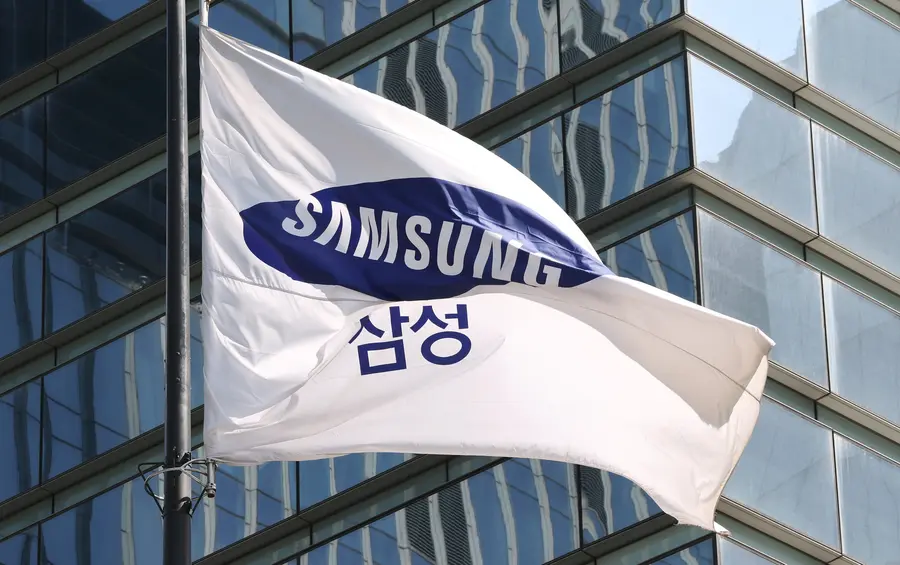 삼성전자 서울 서초사옥에서 펄럭이는 삼성 사기. 연합뉴스