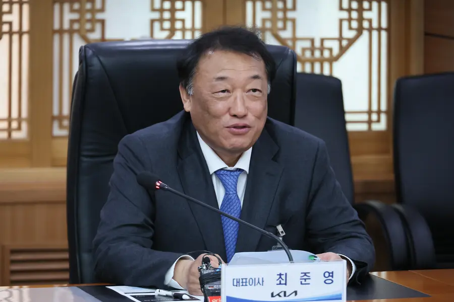 현대차그룹은 최준영 기아 사장을 그룹 정책개발담당으로 선임하는 등 노무·생산 운영 역량 강화를 위한 일부 임원 인사를 실시했다고 지난 8일 밝혔다. 사진은 최준영 사장의 모습. 연합뉴스