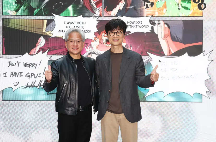 젠슨 황 엔비디아 최고경영자(CEO)가 8일 경기도 성남시 네이버 1784 사옥을 방문해 이해진 네이버 의장과 엄지척을 하고 있다. 연합뉴스