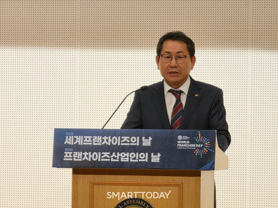 10일 오후 열린 '제2회 세계프랜차이즈의 날·제8회 프랜차이즈 산업인의 날' 기념식에서 나명석 한국프랜차이즈산업협회장이 발언하고 있다. (사진=황태규 기자)