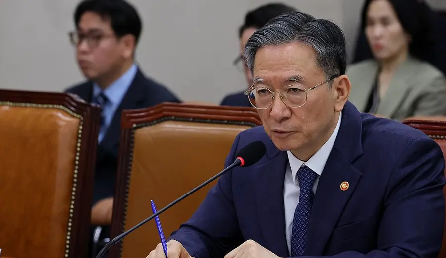 정성호 법무부 장관이 국회 법제사법위원회 전체회의에서 의원 질의에 답하는 모습. 출처=연합뉴스