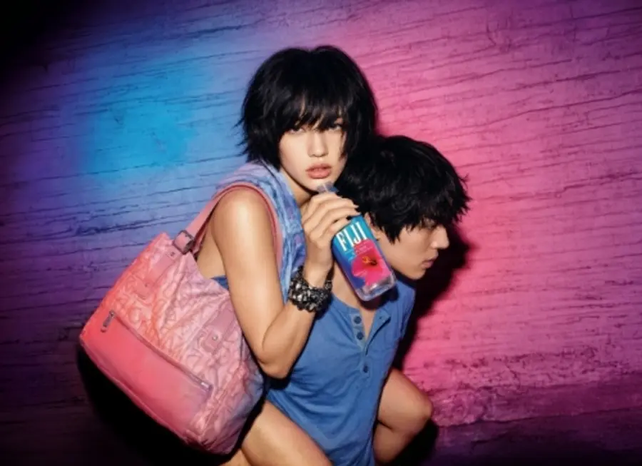피지워터가 새로운 글로벌 브랜드 캠페인 ‘It’s not just water. It’s FIJI Water.(물 이상의 기준, 피지워터)’를 통해 감각적인 라이프스타일을 제안한다.