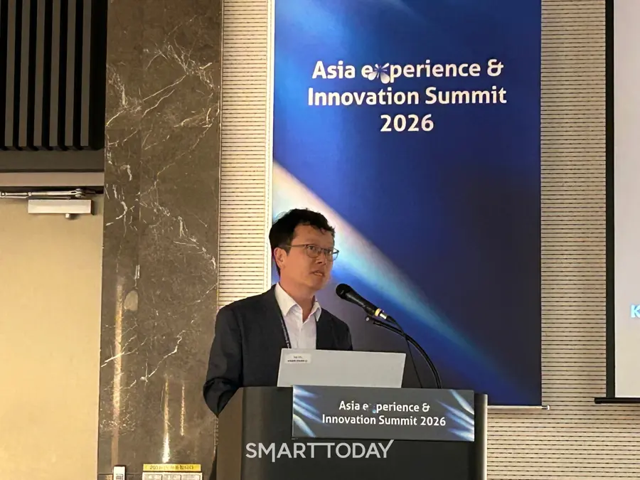 김종혁 KT AX사업부문 상무가 ‘AXIS 2026’에서 에이전트 기반 AICC 구축 방향과 고객 상담 혁신 전략을 발표하고 있다