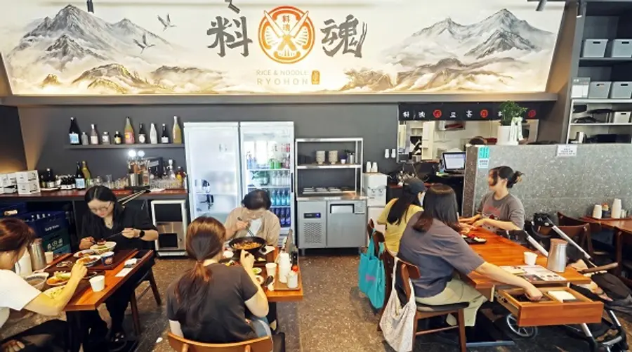 료혼 매장의 '이도류(二刀流) 키친 시스템' 모습.