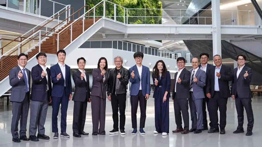 24일 미국 캘리포니아주 산타클라라에 위치한 엔비디아 엔데버 빌딩 로비에서 엔비디아 창립자 겸 CEO 젠슨 황(왼쪽 여섯번째)과 네이버의 이해진 의장(왼쪽 일곱번째), 최수연 대표(왼쪽 다섯번째)가 양사 관계자들과 함께 기념사진을 촬영하고 있다. 엔비디아 제공