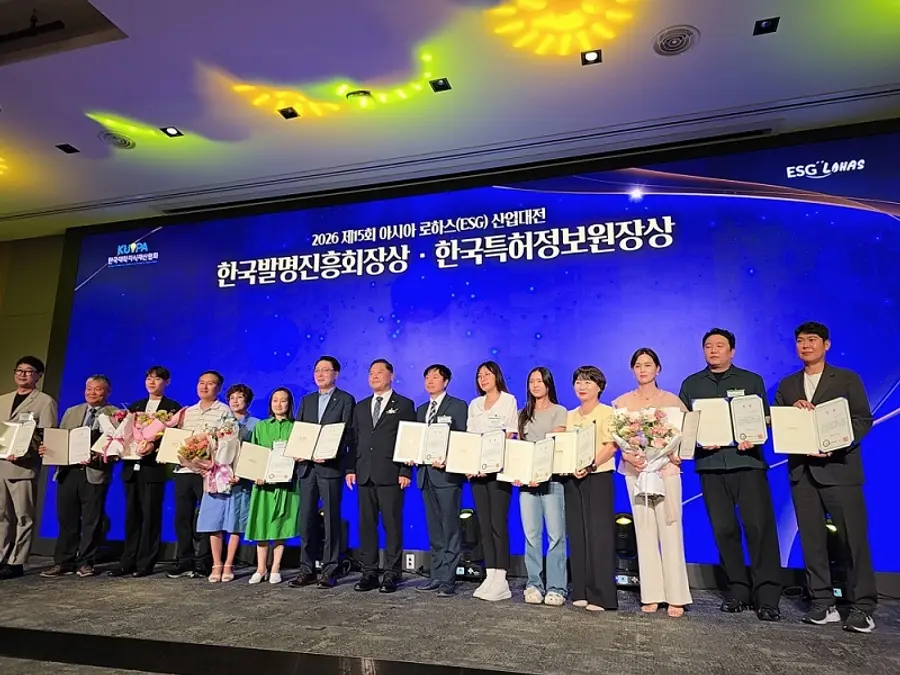 '2026 제15회 아시아 로하스(ESG) 산업대전' 수상자 단체사진 (사진 몬퓨리엘)