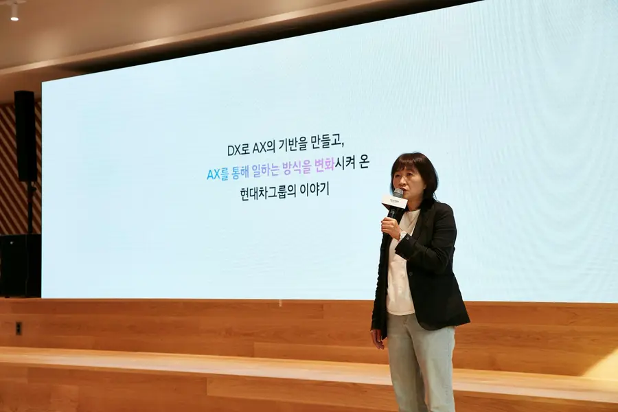 12일 양재 본사에서 열린 현대차그룹 AX 성과 발표회에서 발표 중인 현대차·기아 ICT담당 진은숙 사장의 모습. 현대차그룹 제공