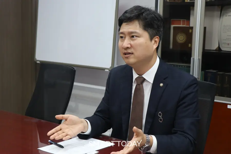 우재준 국민의힘 국회의원이 성과급 논쟁에 대해 이야기하고 있다.
