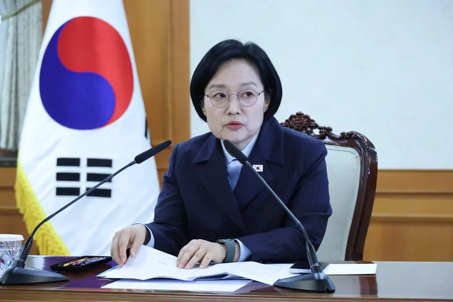 한성숙 국무총리가 6일 서울 종로구 정부서울청사에서 열린 금융ㆍ공공기관 개인정보 유출관련 회의를 주재하고 있다. 연합뉴스