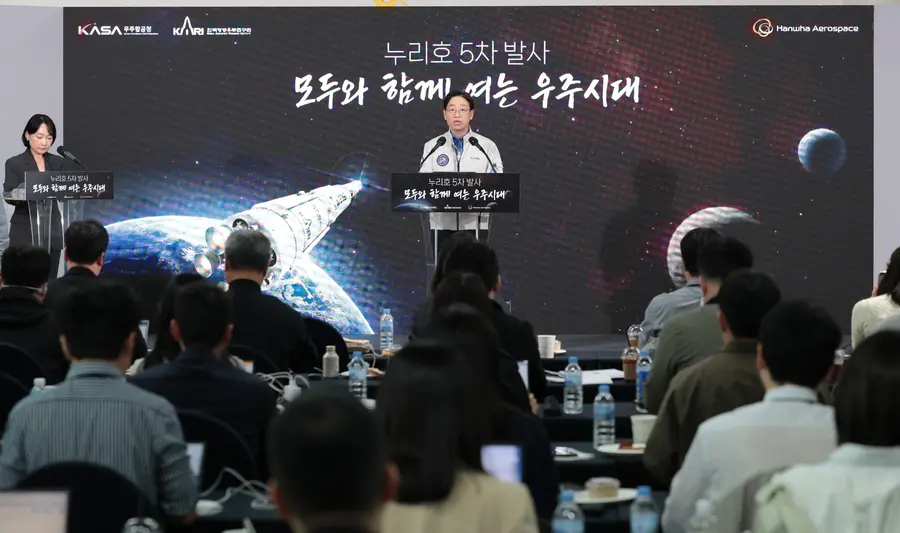 오태석 우주항공청장이 7일 전남광주 고흥 나로우주센터에서 열린 누리호 발사관리위원회 개최 결과를 발표하고 있다. 연합뉴스
