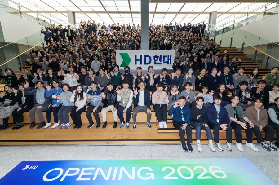 정기선 HD현대 회장이 테라파워 빌 게이츠 창업자 겸 회장과 만나 상호 협력 방안에 대해 논의했다. 출처=HD현대