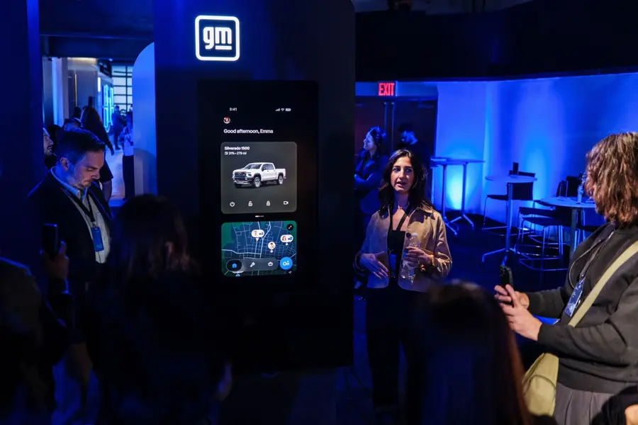 ‘GM Forward’ 행사에서 온스타 AI(OnStar AI)를 소개하는 모습. GM 제공