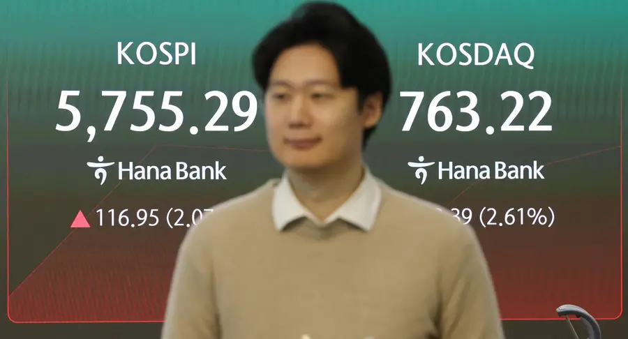 코스피 지수가 장 초반 2% 안팎의 강세로 출발한 28일 서울 중구 하나은행 본점 딜링룸에 코스피와 코스닥 지수가 표시되고 있다. 연합뉴스