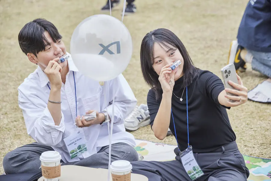 자이안데이 참가자들이 서울숲 잔디광장에서 피크닉을 즐기고 있다. 출처=GS건설